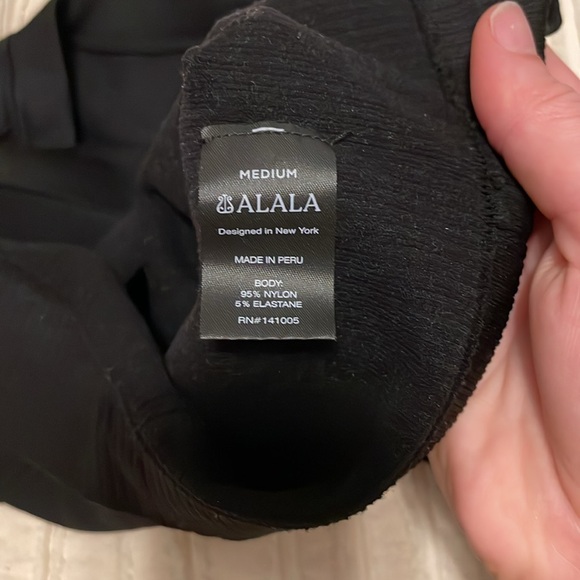 ALALA seamless barre crop tee black size medium - Picture 4 of 7